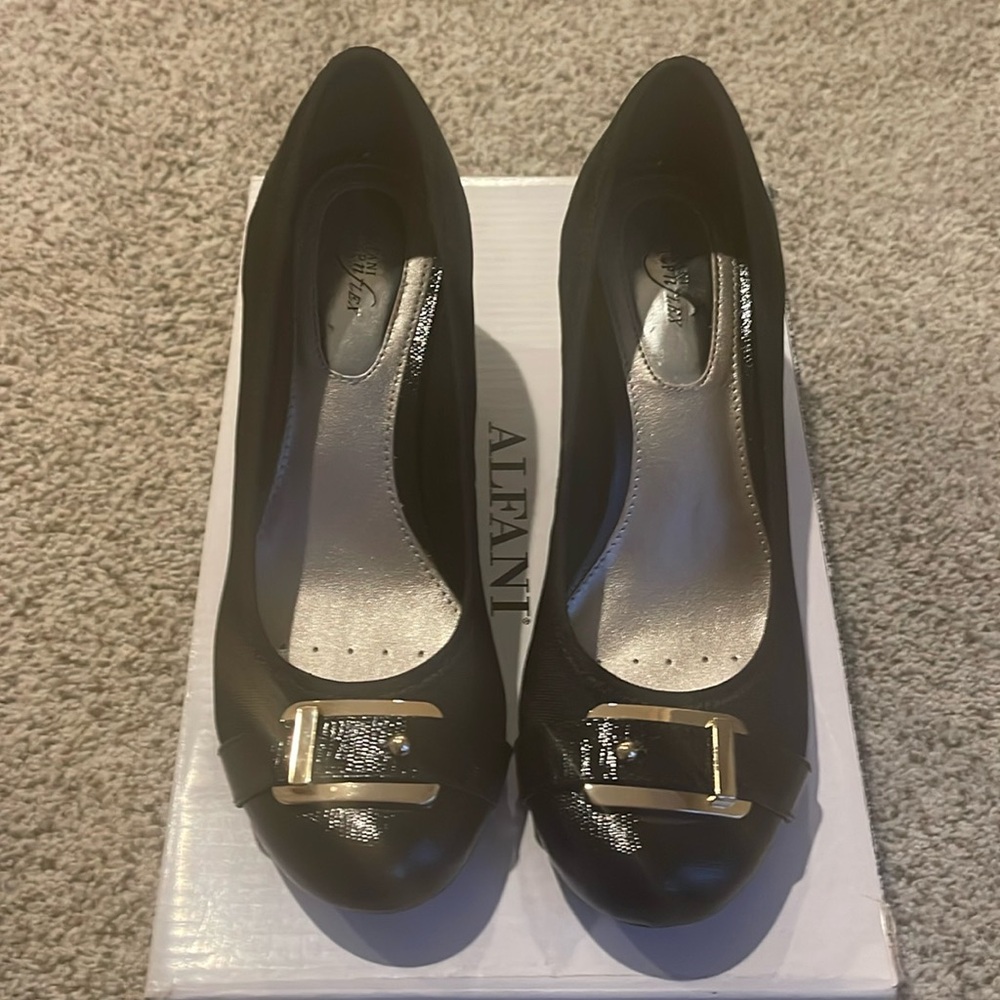 Alfani step n flex, black with gold buckel